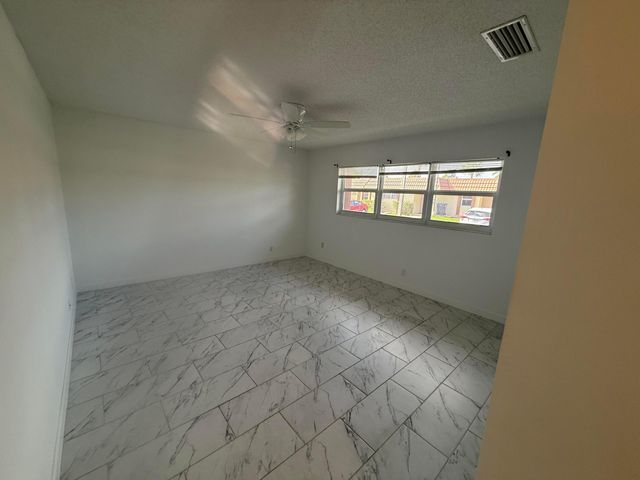 5780 W Fernley Dr W 103, West Palm Beach, FL 33415