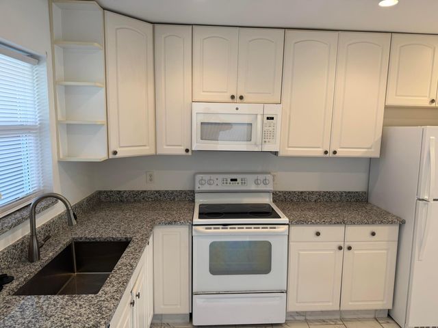 5780 W Fernley Dr W 103, West Palm Beach, FL 33415