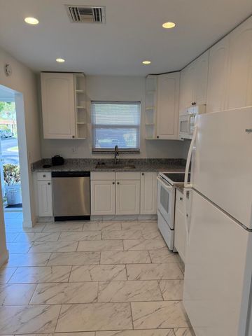5780 W Fernley Dr W 103, West Palm Beach, FL 33415