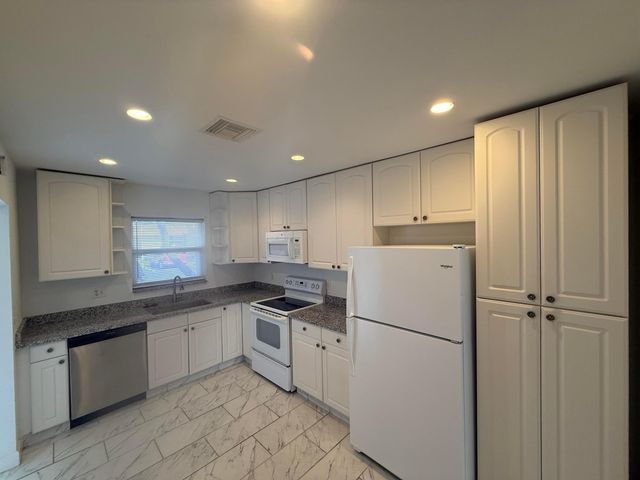 5780 W Fernley Dr W 103, West Palm Beach, FL 33415