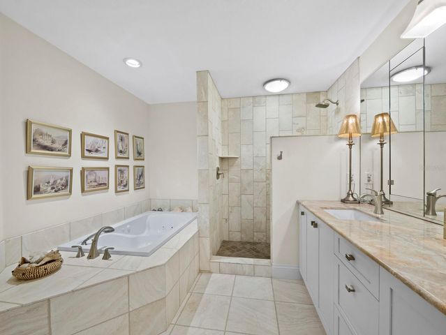 3466 WINDING OAKS DRIVE 35, Longboat Key, FL 34228
