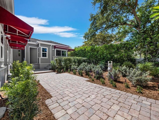 3466 WINDING OAKS DRIVE 35, Longboat Key, FL 34228