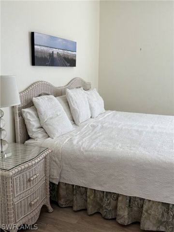 100 Diamond CIR 108, Naples, FL 34110