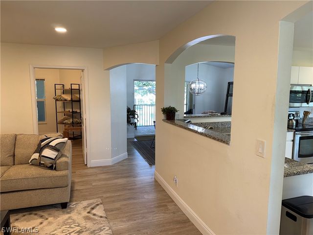 100 Diamond CIR 108, Naples, FL 34110