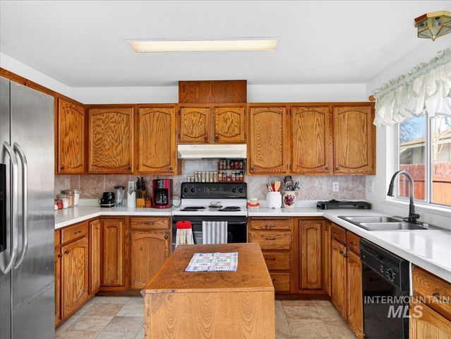 1405 N La Cresta Ave, Caldwell, ID 83605