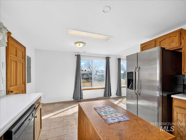 1405 N La Cresta Ave, Caldwell, ID 83605