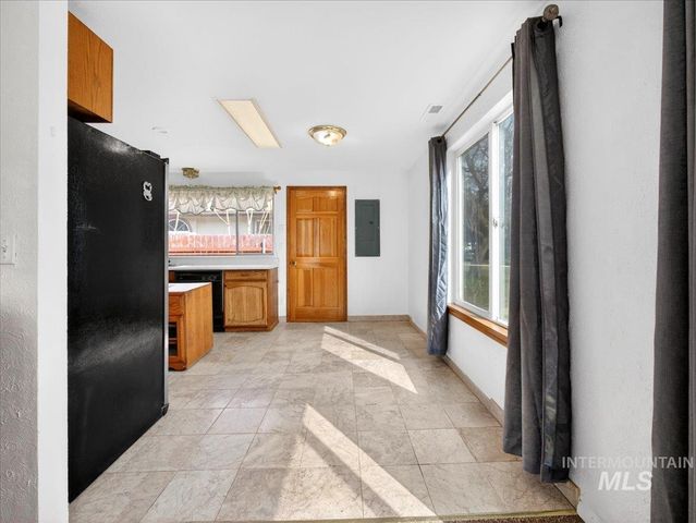 1405 N La Cresta Ave, Caldwell, ID 83605