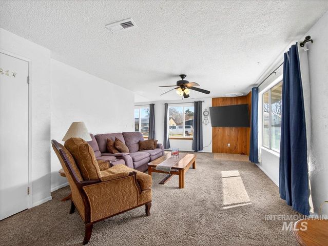 1405 N La Cresta Ave, Caldwell, ID 83605