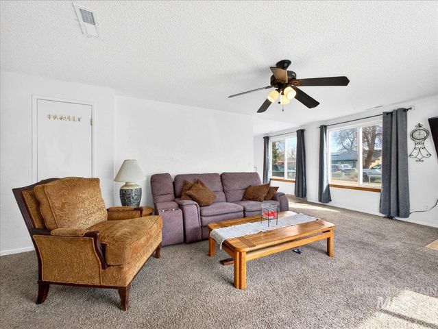 1405 N La Cresta Ave, Caldwell, ID 83605