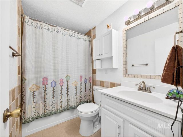 1405 N La Cresta Ave, Caldwell, ID 83605