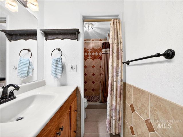 1405 N La Cresta Ave, Caldwell, ID 83605