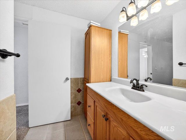 1405 N La Cresta Ave, Caldwell, ID 83605