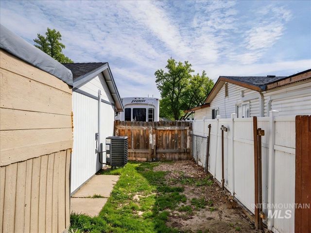 1405 N La Cresta Ave, Caldwell, ID 83605