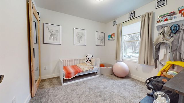 712 5th St NE, Minot, ND 58703