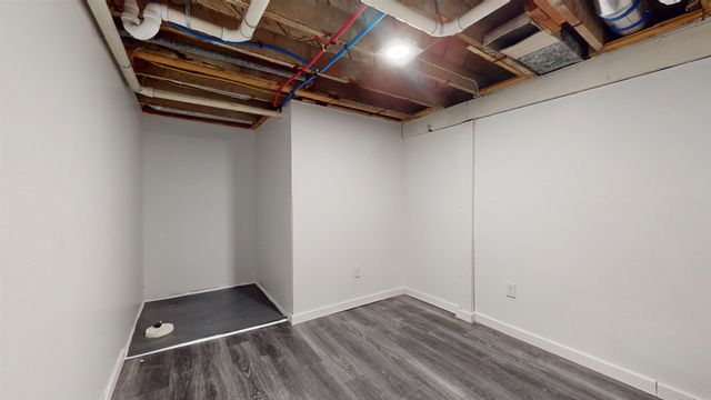 712 5th St NE, Minot, ND 58703