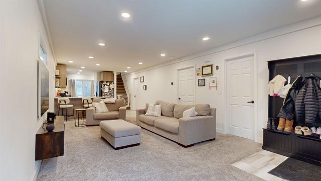 712 5th St NE, Minot, ND 58703