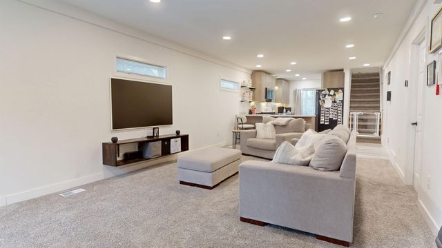 712 5th St NE, Minot, ND 58703