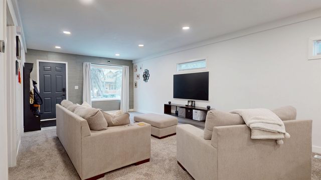 712 5th St NE, Minot, ND 58703