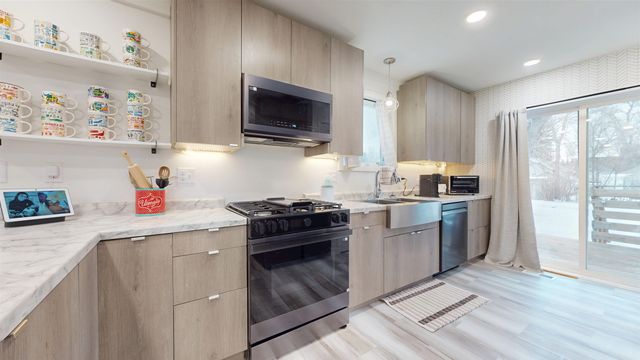 712 5th St NE, Minot, ND 58703