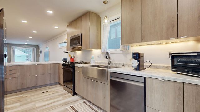 712 5th St NE, Minot, ND 58703