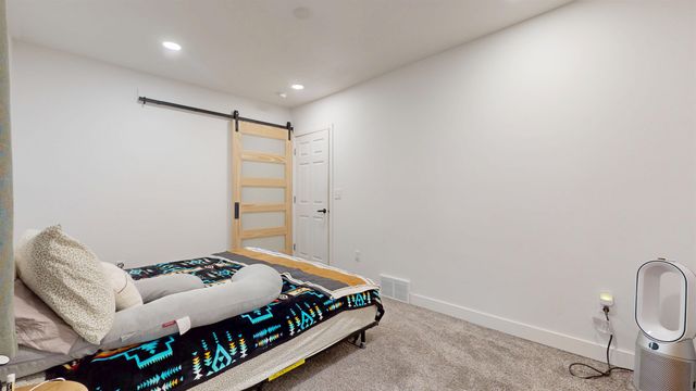 712 5th St NE, Minot, ND 58703