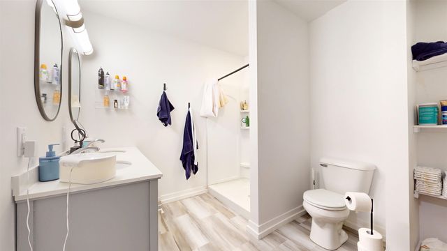 712 5th St NE, Minot, ND 58703