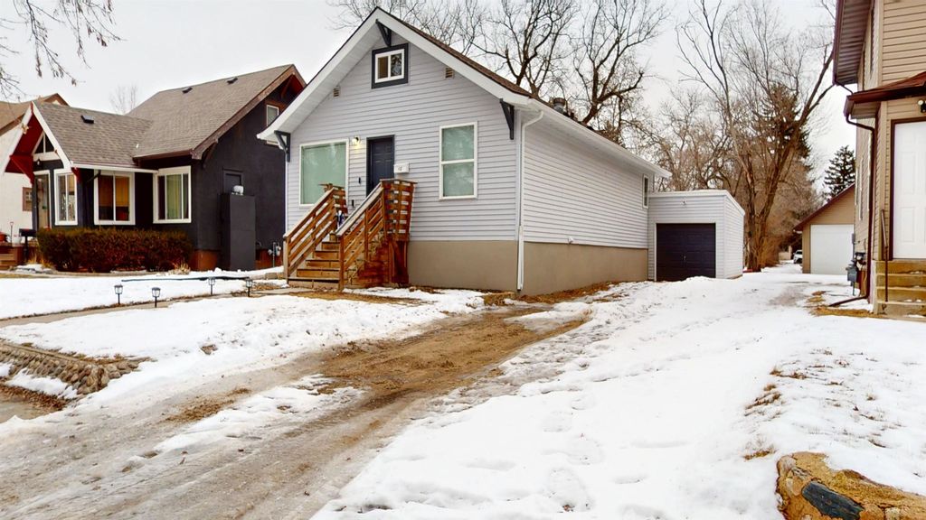 712 5th St NE, Minot, ND 58703