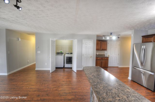 1101 Hemlock Ct, La Grange, KY 40031