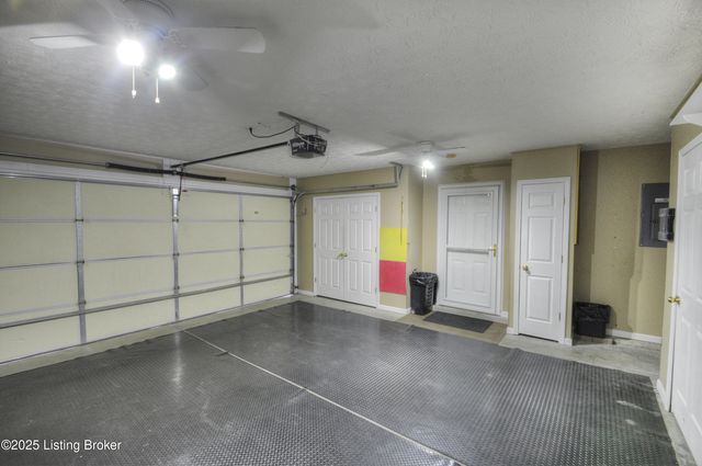 1101 Hemlock Ct, La Grange, KY 40031