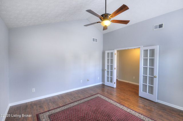 1101 Hemlock Ct, La Grange, KY 40031