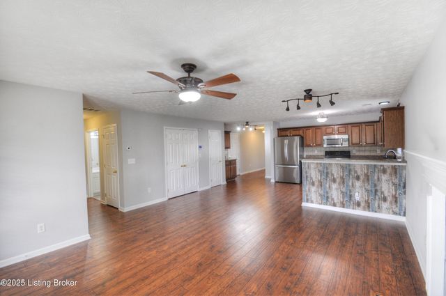 1101 Hemlock Ct, La Grange, KY 40031