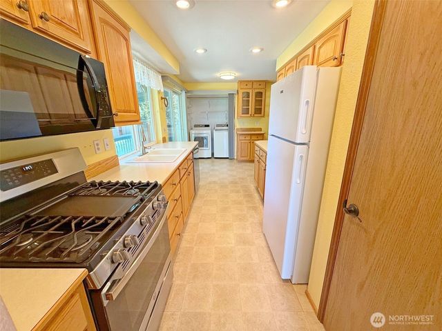 12901 Avante Drive, Silverdale, WA 98383