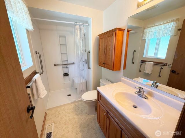 12901 Avante Drive, Silverdale, WA 98383