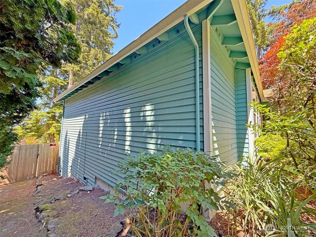 12901 Avante Drive, Silverdale, WA 98383