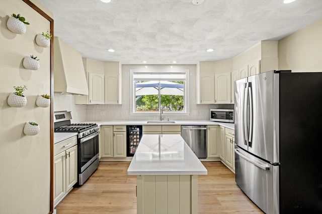 22 Beach Ave, Swampscott, MA 01907