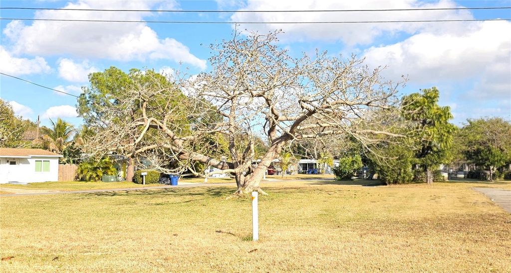 Image 5 of property listing at 6740 PARK STREET S, South Pasadena, FL 33707
