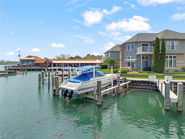 31 Kreger Drive, Wyandotte, MI 48192