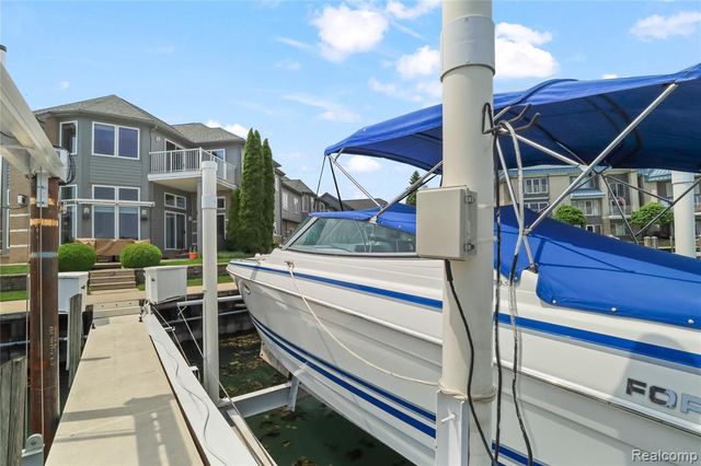 31 Kreger Drive, Wyandotte, MI 48192