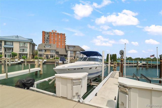 31 Kreger Drive, Wyandotte, MI 48192