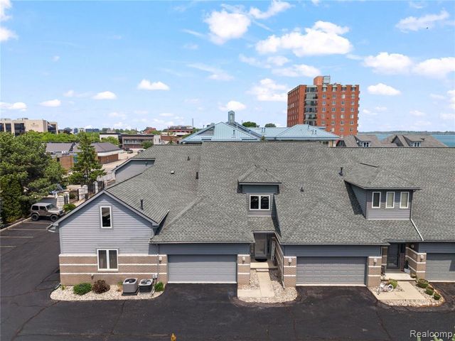 31 Kreger Drive, Wyandotte, MI 48192
