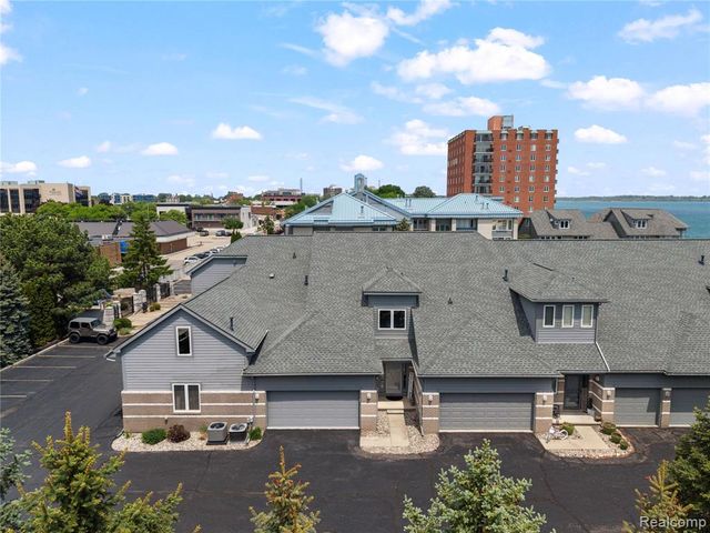31 Kreger Drive, Wyandotte, MI 48192