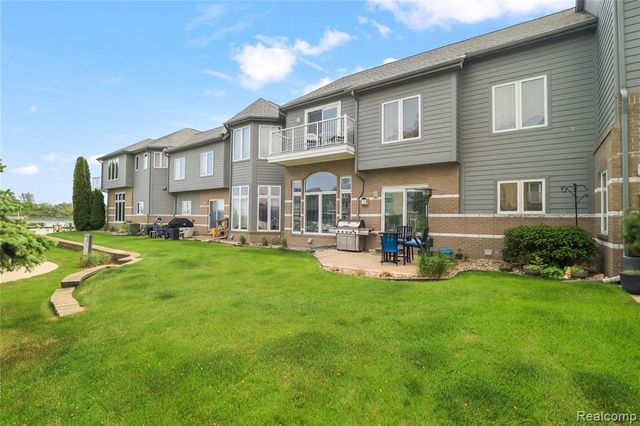 31 Kreger Drive, Wyandotte, MI 48192