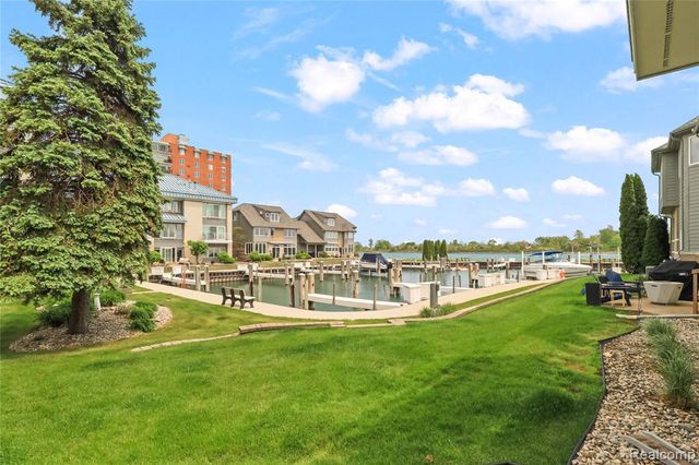 31 Kreger Drive, Wyandotte, MI 48192