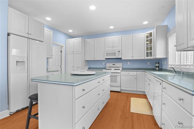 31 Kreger Drive, Wyandotte, MI 48192