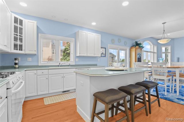 31 Kreger Drive, Wyandotte, MI 48192