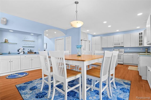 31 Kreger Drive, Wyandotte, MI 48192