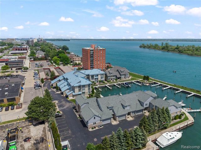 31 Kreger Drive, Wyandotte, MI 48192
