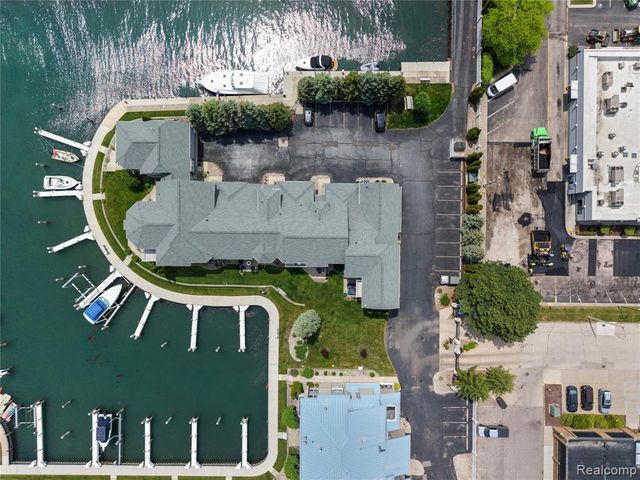 31 Kreger Drive, Wyandotte, MI 48192
