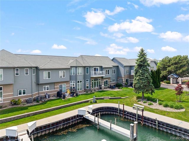 31 Kreger Drive, Wyandotte, MI 48192