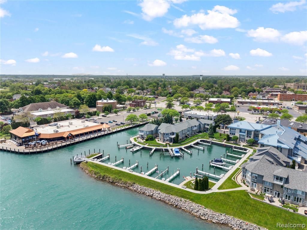 31 Kreger Drive, Wyandotte, MI 48192